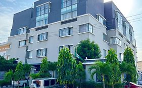 Golden Tulip Oniru Suites